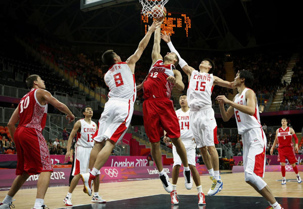Men's basketball suffers 2nd loss after rout to Russia