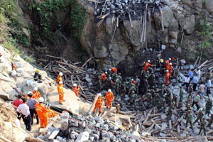 Wall collapse in E China kills 18