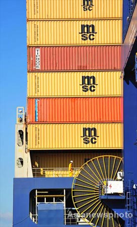 China's trade surplus falls 2.6% in first 3 quarters