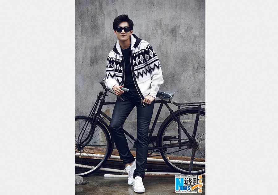 Actor Yang Yang poses for street snaps