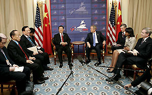 President Hu Jintao and US President George W. Bush participate in a bilateral meeting on the fringe of the G8 Summit in St. Petersburg, Russia, July 16, 2006. [Reuters]