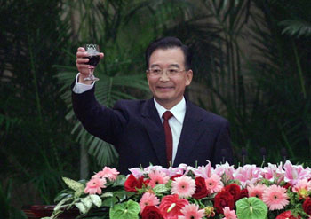 China's Premier Wen Jiabao speaks at a reception marking the 57th anniversary of the founding of the People's Republic of China at the Great Hall of the People in Beijing September 30, 2006. China is celebrating the anniversary on October 1. 