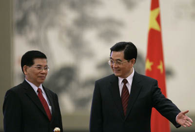 China's President Hu Jintao shows the way to Vietnam's President Nguyen Minh Triet (L) during a welcome ceremony at the Great Hall of the People in Beijing May 17, 2007. 