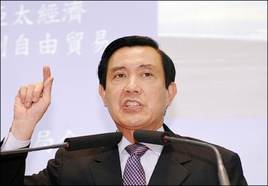 Former Taipei mayor Ma Ying-jeou, pictured May 2007, the presidential candidate for Taiwan's leading opposition Kuomintang, on Monday vowed to end hostility with rival China and inaugurate direct transportation links if elected in the 2008 polls.(AFP