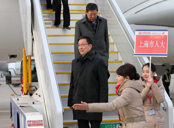 Deputies to 12th NPC arrive in Beijing