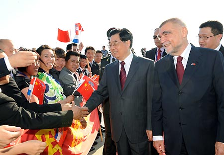Hu arrives in Zagreb for state visit
