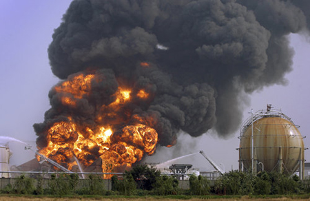 No injury in chemical plant fire in Zhejiang