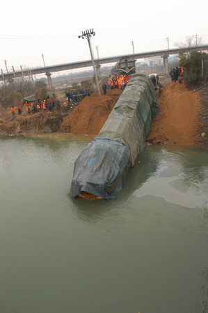 Locomotive runs into river, no reports of injuries