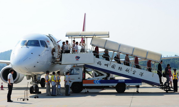 Chinese trawler crew seized by Japan back home