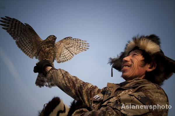Last living ancient falconry tribe in NE China