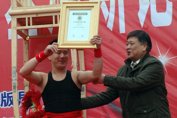 Man holds record-setting 23 benches on teeth