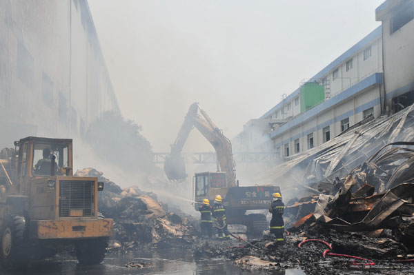 600 firefighters battle paper factory blaze