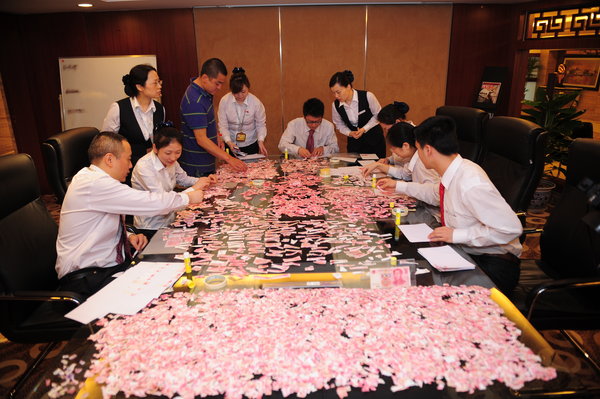 50,000 yuan bank notes torn by psychotic woman