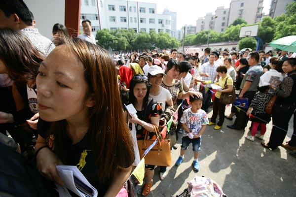 Parents queue before dawn to enroll children
