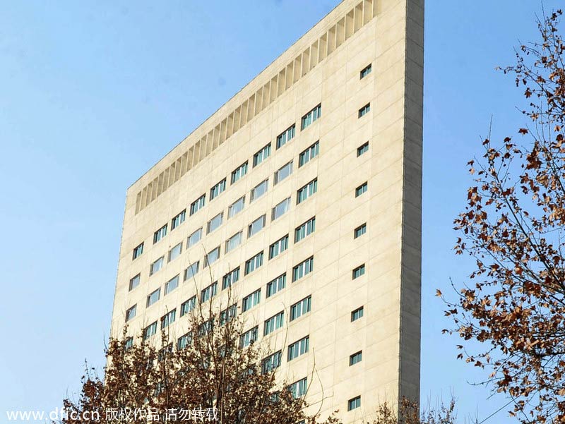 'Paper building' appears in Shijiazhuang