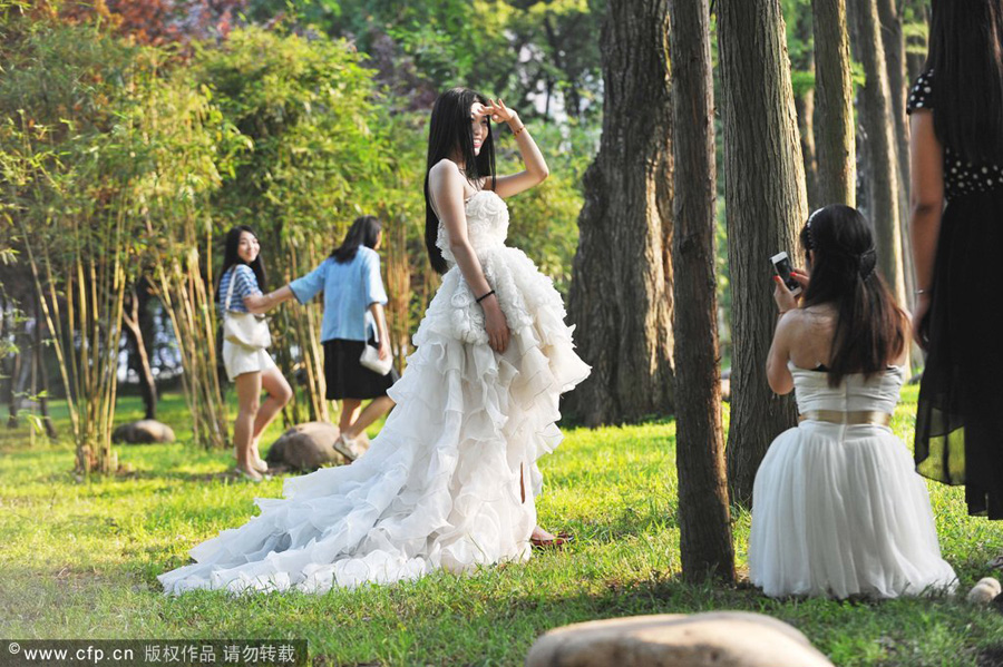 Photo opps for China's new grads