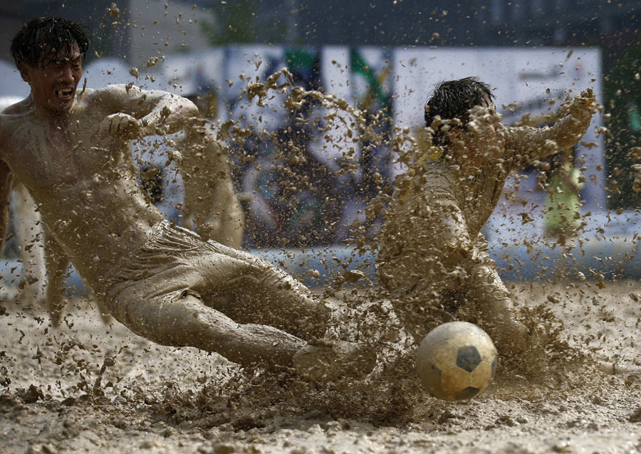 Swamp soccer tournament kicks off in Beijing
