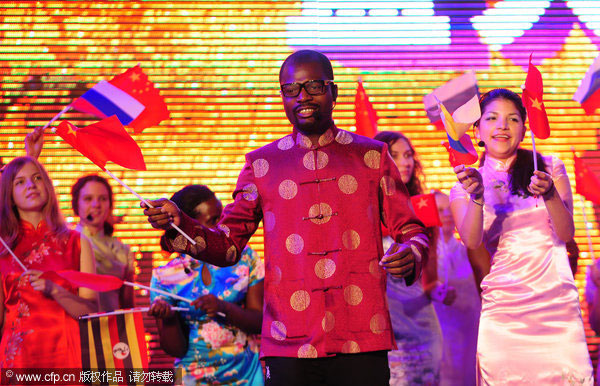 Cheers and bottoms up at beer festival in NE China