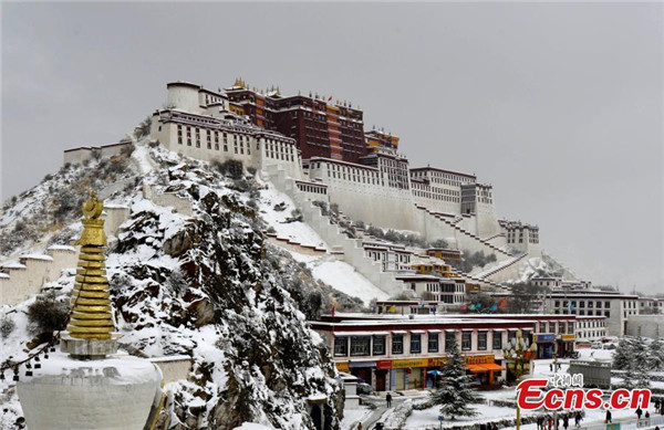 Lhasa sees heaviest snow in two decades