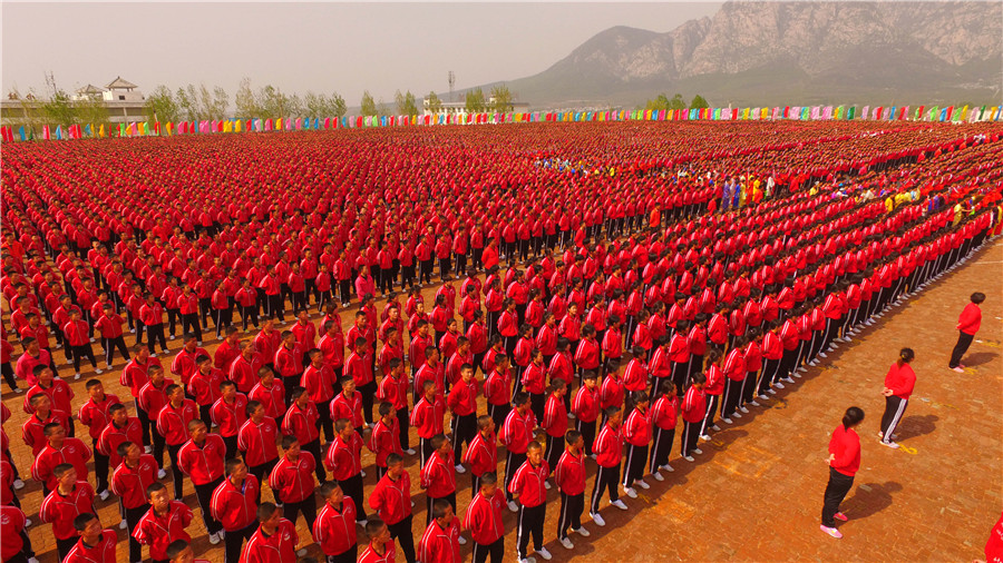 26,000 Kung Fu students form huge patterns