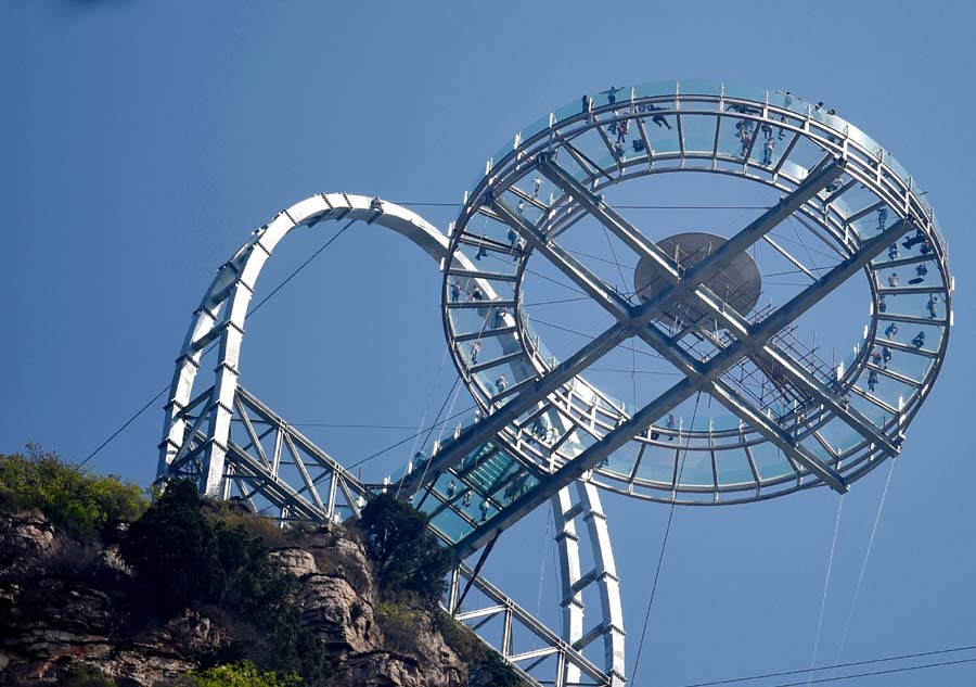 Glass sightseeing platform in Beijing scenic spot opens