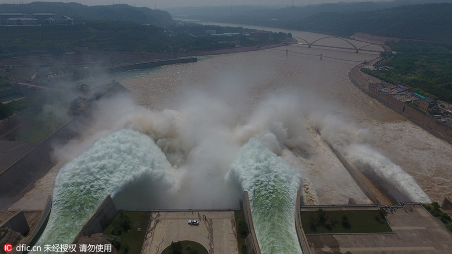 Natural power of Yellow River thrills tourists