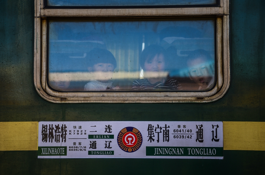 A train of the past: Coal burning, 82 stops and 2.5 yuan tickets