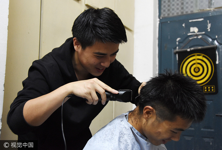 Dormitory barber has students buzzing