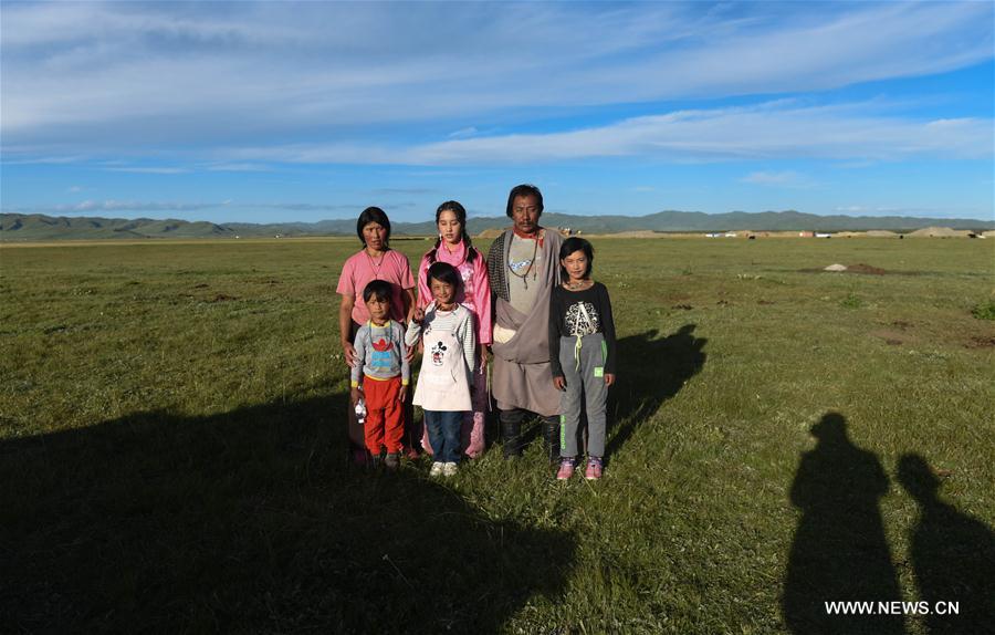 A blind Tibetan girl's way to music