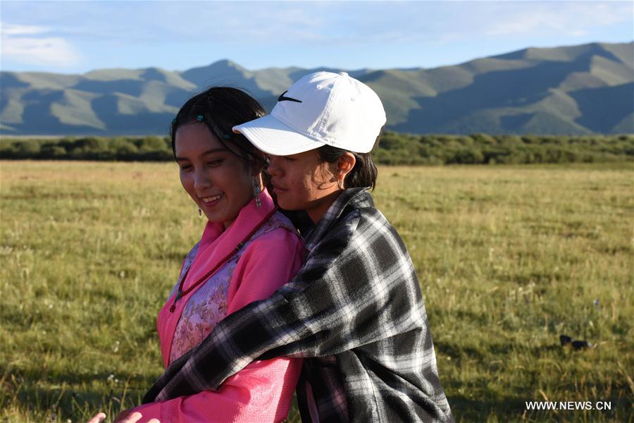 A blind Tibetan girl's way to music