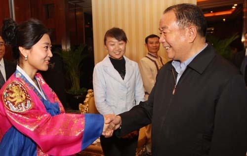 王乐泉会见全国民族团结进步模范事迹报告团