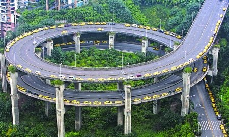 重庆出租车排千米长队加天然气(组图)