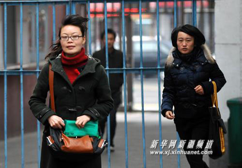 新疆上万人参加公务员考试