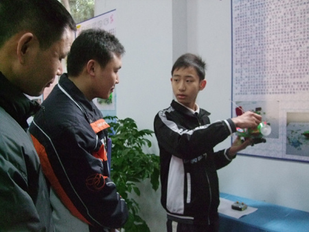 宜宾县首届青少年科技创新大赛创意纷呈
