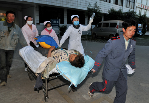 昆明新机场在建桥梁垮塌7人死亡34人受伤(图)