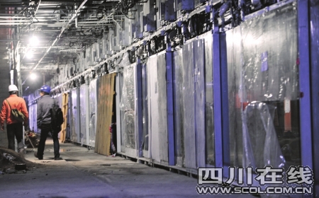 今年10月通车 成都驶入“地铁元年”