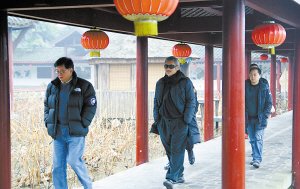 新武侠片鼻祖徐克神秘抵渝 瞄上大足石刻(图)