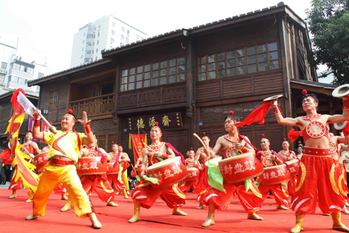 海峡两岸民间艺术嘉年华架起文化交流新平台