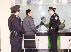 南京一派出所出新规:个人取款5万元 民警免费护送