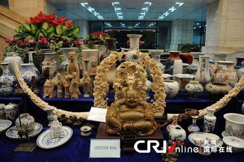 文强受贿物品曝光 佛头恐龙蛋应有尽有(组图)