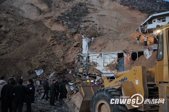 陕西榆林山体滑坡44人被埋8人死亡(组图)