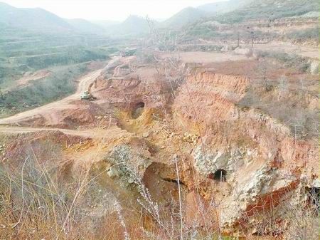 河南安阳采矿无度500亩良田被毁 记者采访被围殴