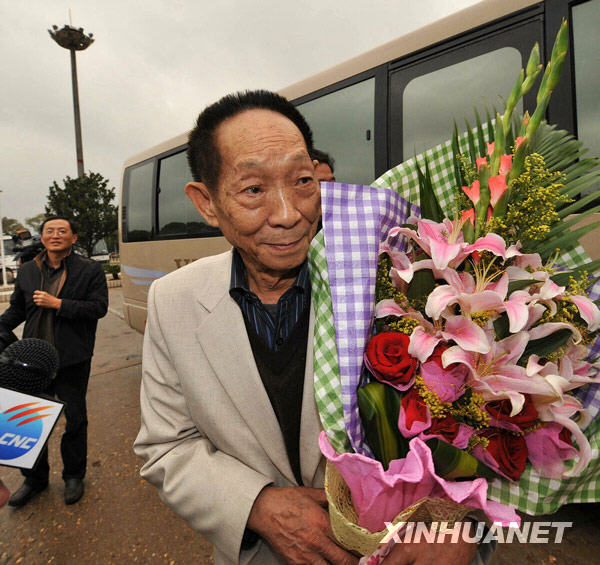 袁隆平载誉返湘