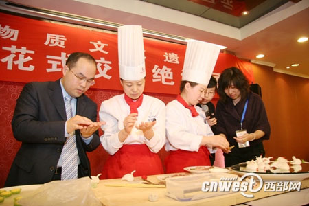 网媒采访团品味德发长饺子宴 一口体验千年文化