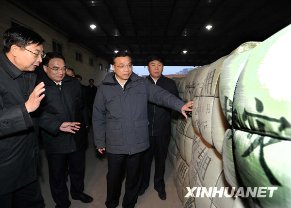 李克强在辽宁考察救灾物资抢运工作