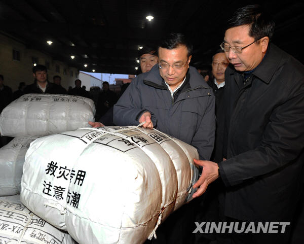 李克强在辽宁考察救灾物资抢运工作