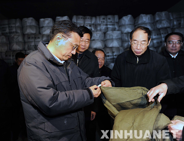 李克强在辽宁考察救灾物资抢运工作