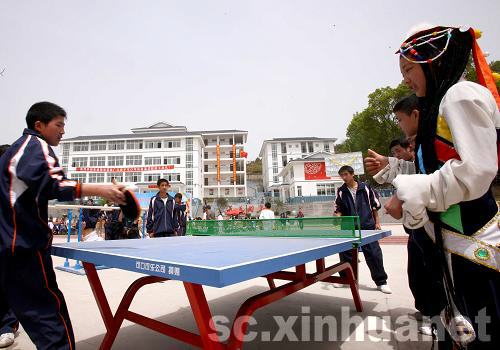 首批可口可乐希望学校在四川落成