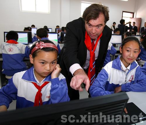 首批可口可乐希望学校在四川落成