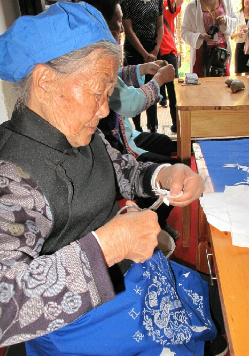 昆明:“古镇庙会”度五一